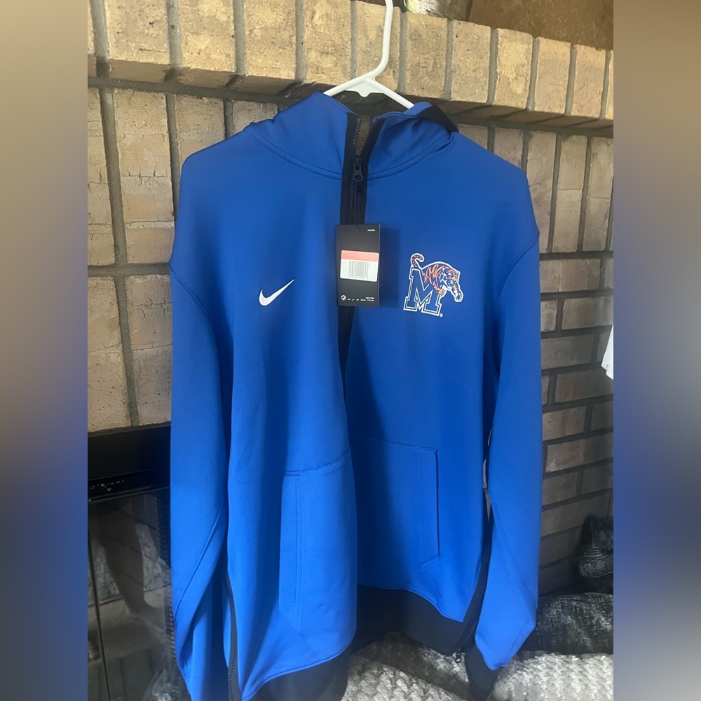 Nike hoodie, front pocket, zipper NWT